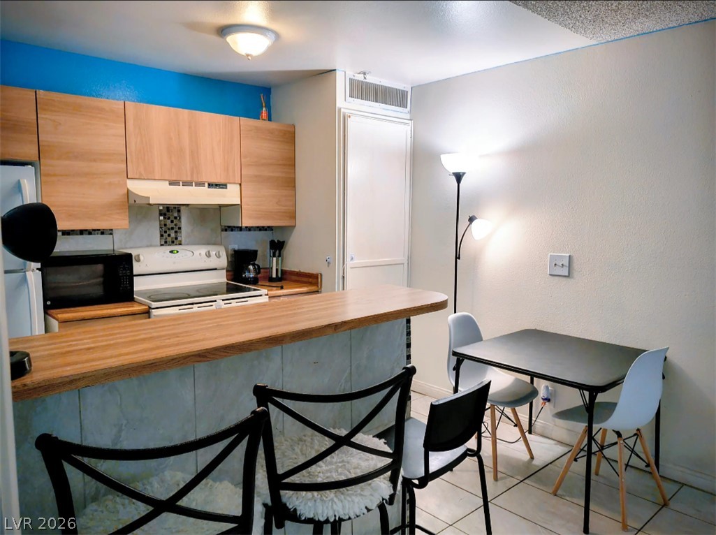 Photo 3 of 1381 E University Avenue #307