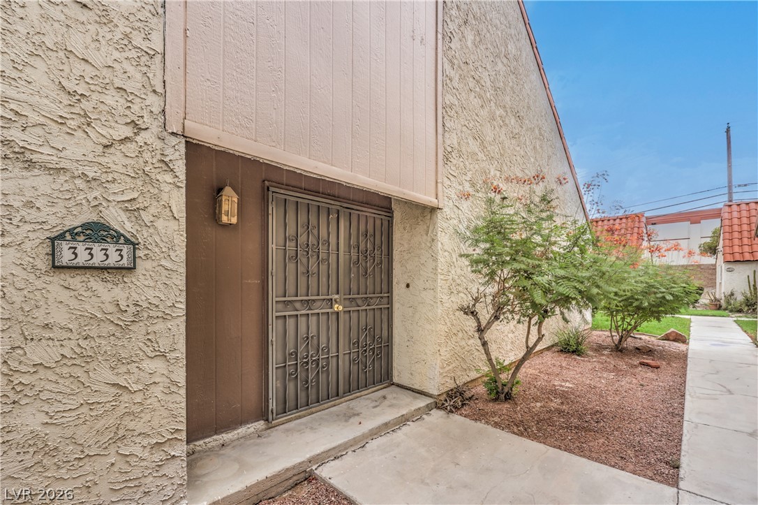 Photo 6 of 36, 3333 Racquet Street