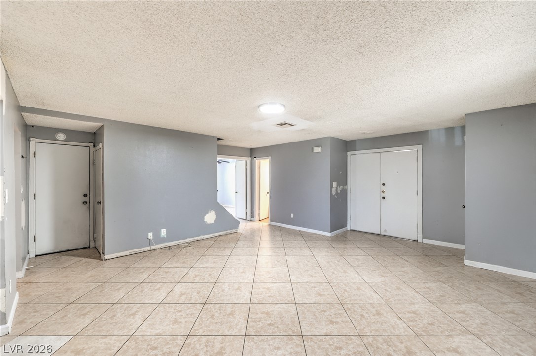 Photo 9 of 36, 3333 Racquet Street