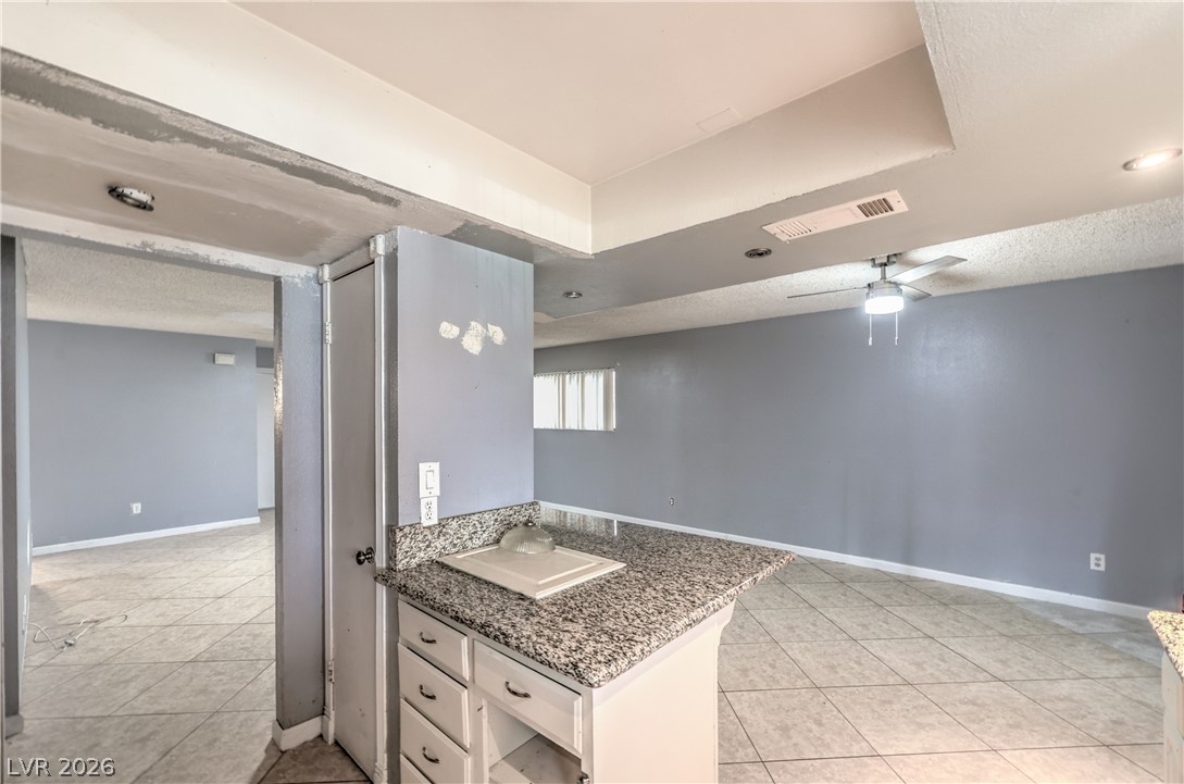 Photo 15 of 36, 3333 Racquet Street