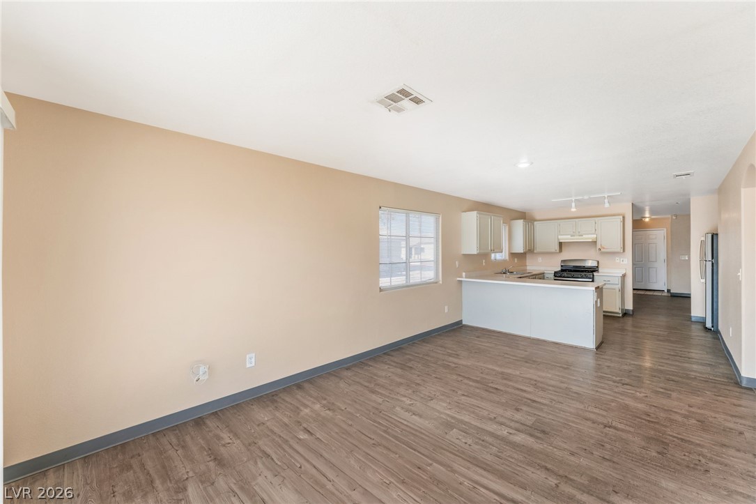 Photo 5 of 2306 Glastonbury Thorn Street