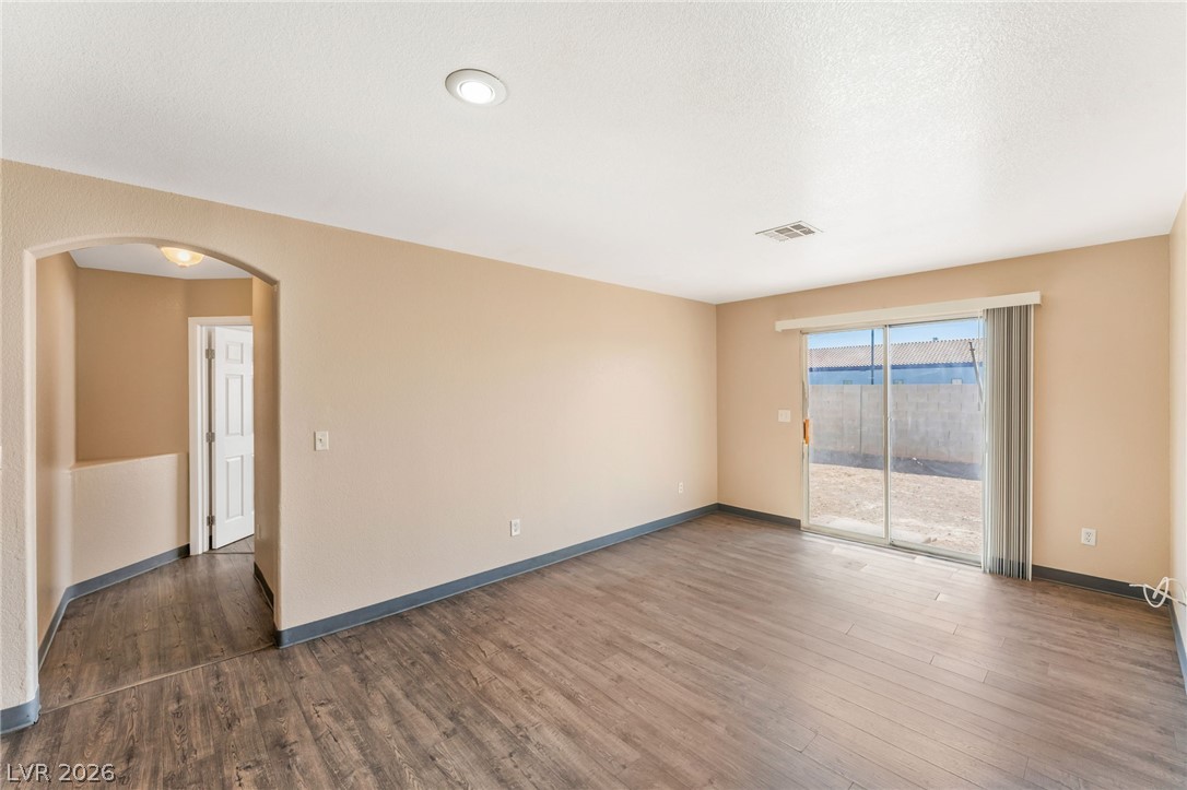 Photo 7 of 34, 2306 Glastonbury Thorn Street