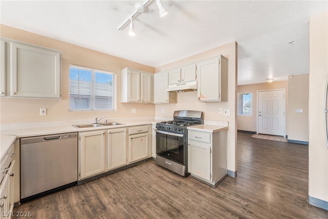 Photo 9 of 34, 2306 Glastonbury Thorn Street