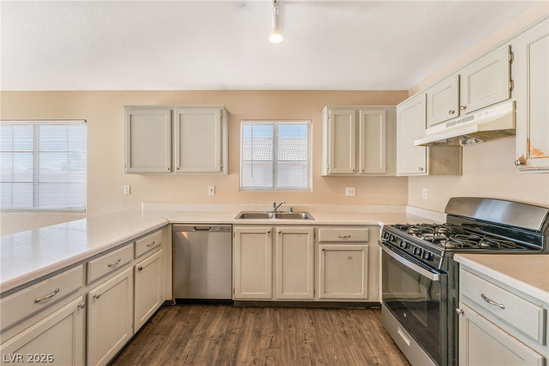 Photo 10 of 34, 2306 Glastonbury Thorn Street