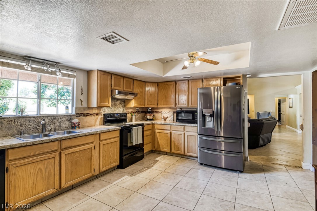 Photo 7 of 39, 9190 W Fisher Avenue