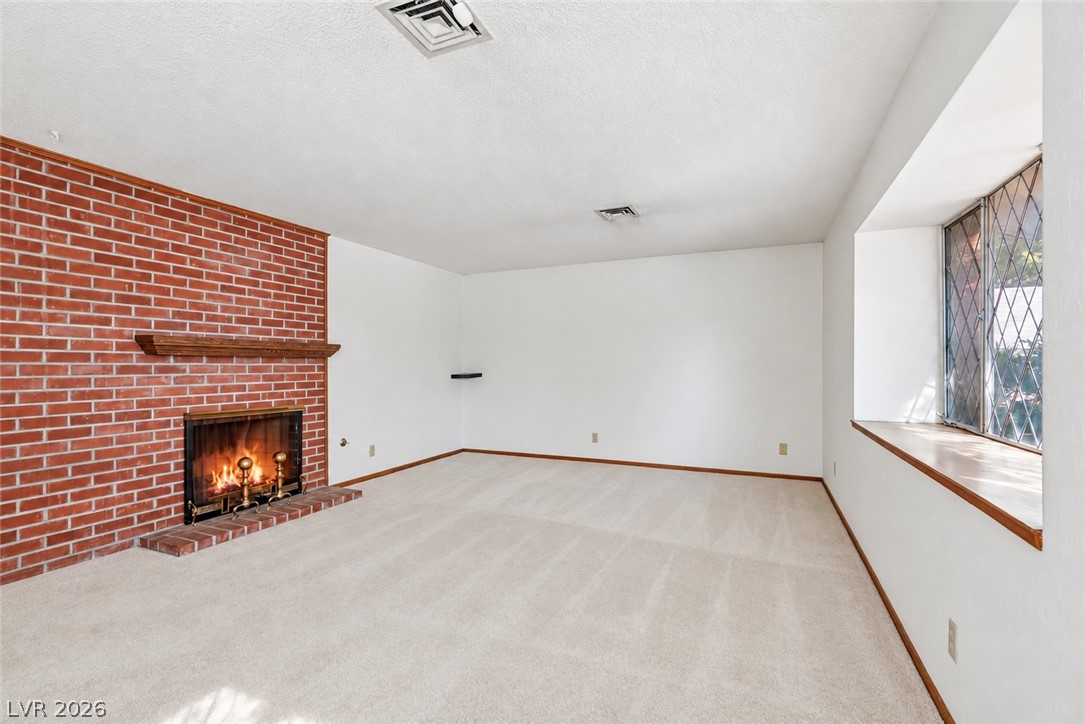 Photo 4 of 1209 Oak Tree Lane
