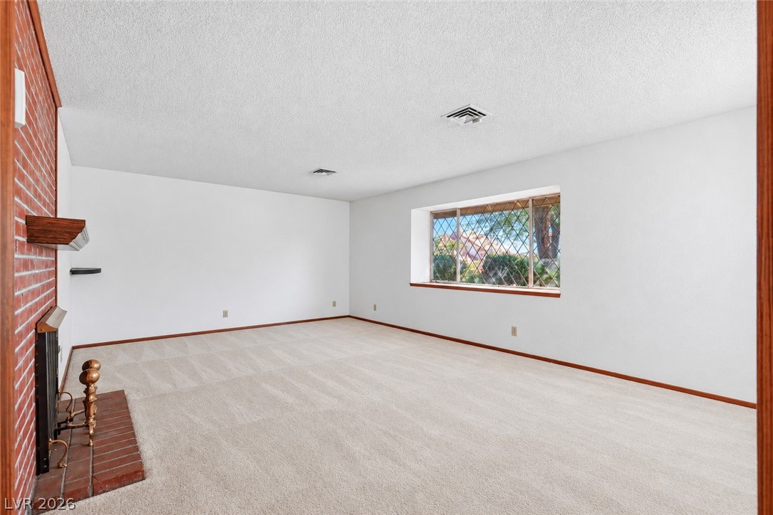 Photo 6 of 32, 1209 Oak Tree Lane