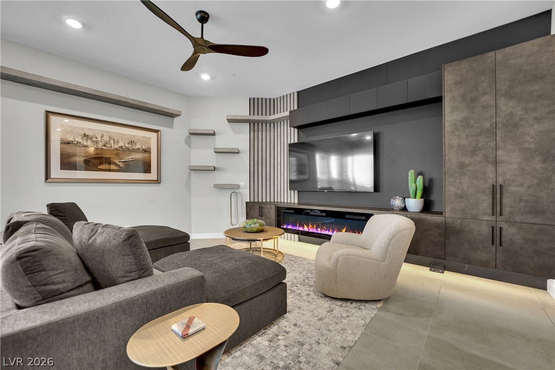 Photo 22 of 40, 9141 Las Manaitas Avenue #301
