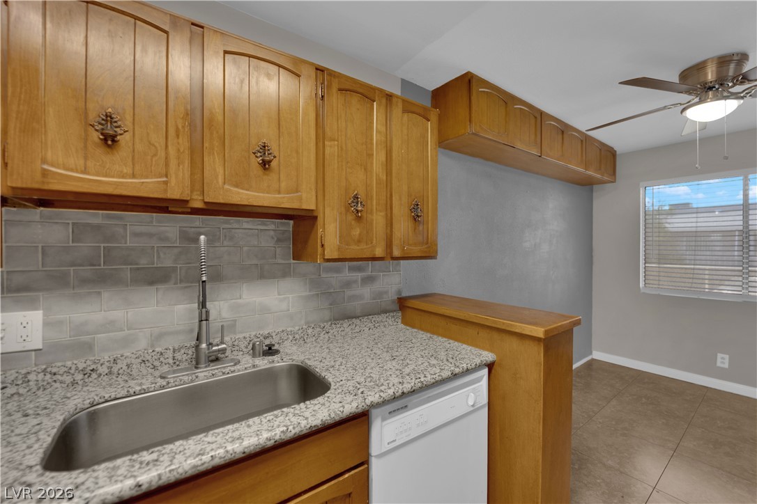 Photo 11 of 23, 304 Orland Street #53