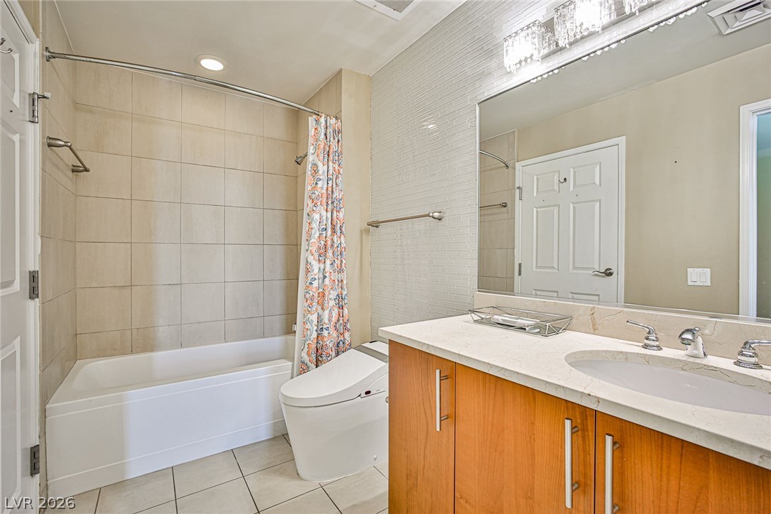 Photo 22 of 70, 200 W Sahara Avenue #2407