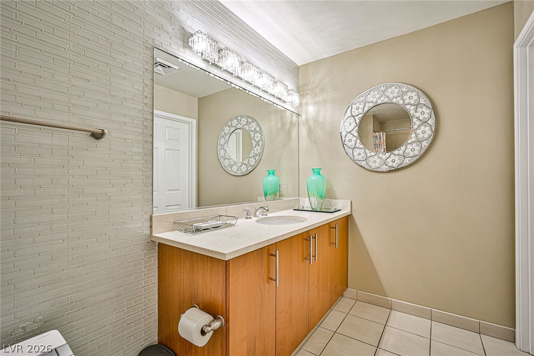 Photo 23 of 70, 200 W Sahara Avenue #2407