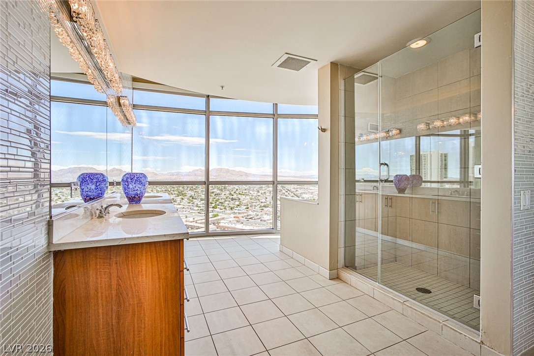 Photo 30 of 70, 200 W Sahara Avenue #2407