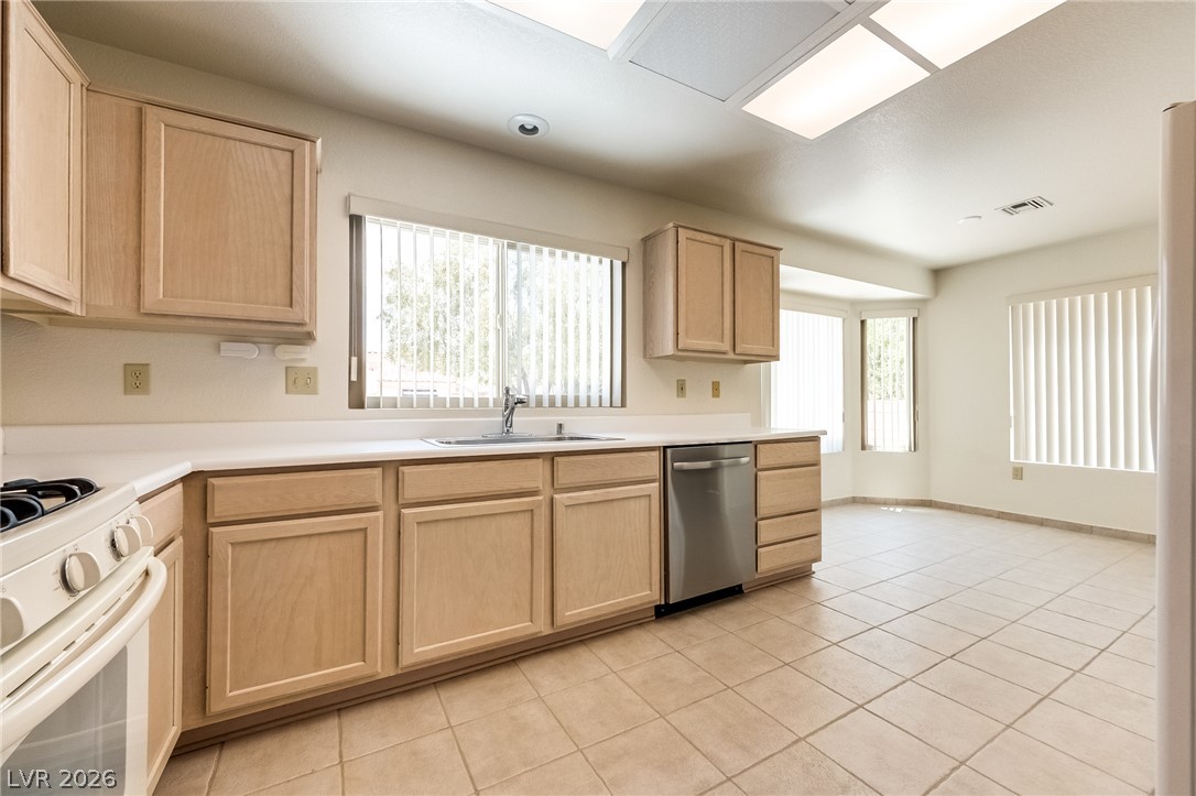 Photo 13 of 42, 8809 Villa Ridge Drive
