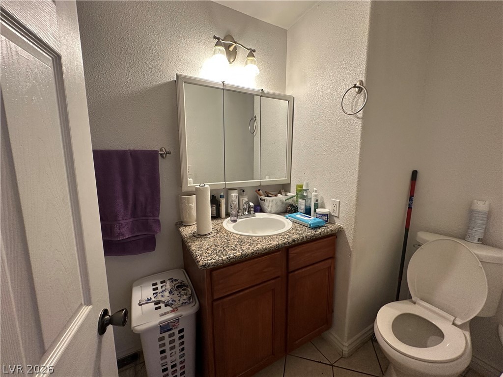 Photo 9 of 10, 4300 N Lamont Street #282