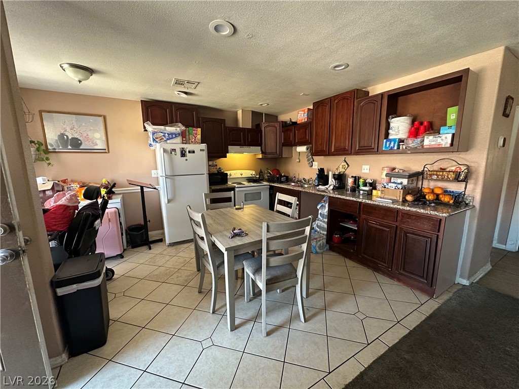 Photo 4 of 4300 N Lamont Street #282