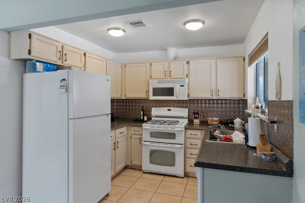 Photo 14 of 26, 2256 Sabroso Street