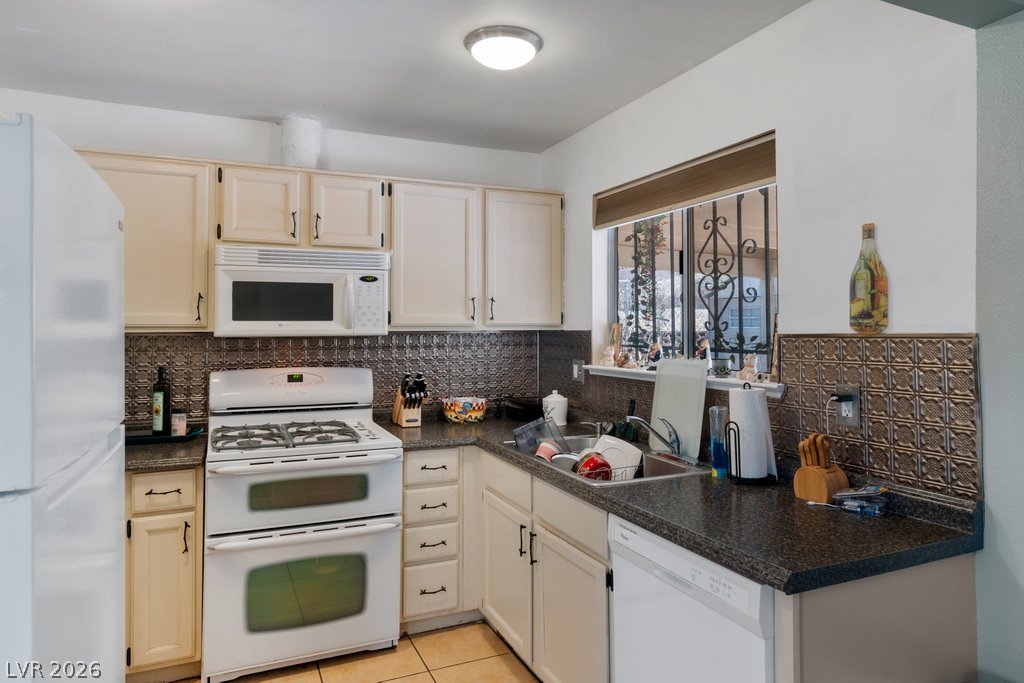 Photo 15 of 26, 2256 Sabroso Street