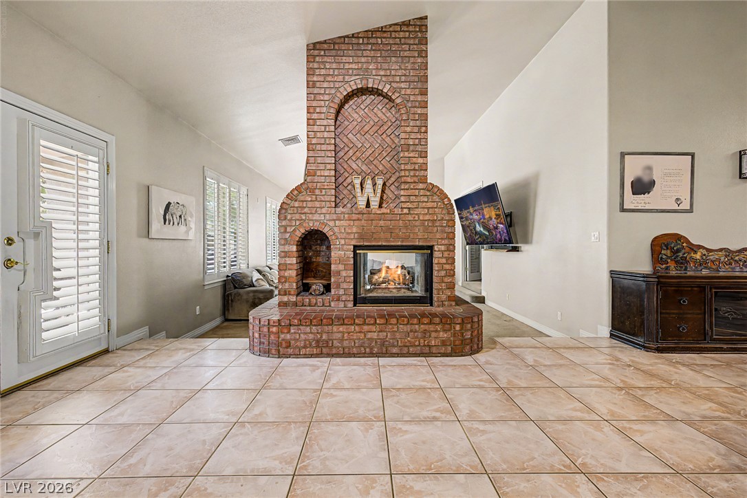 Photo 3 of 621 Lomprey Avenue