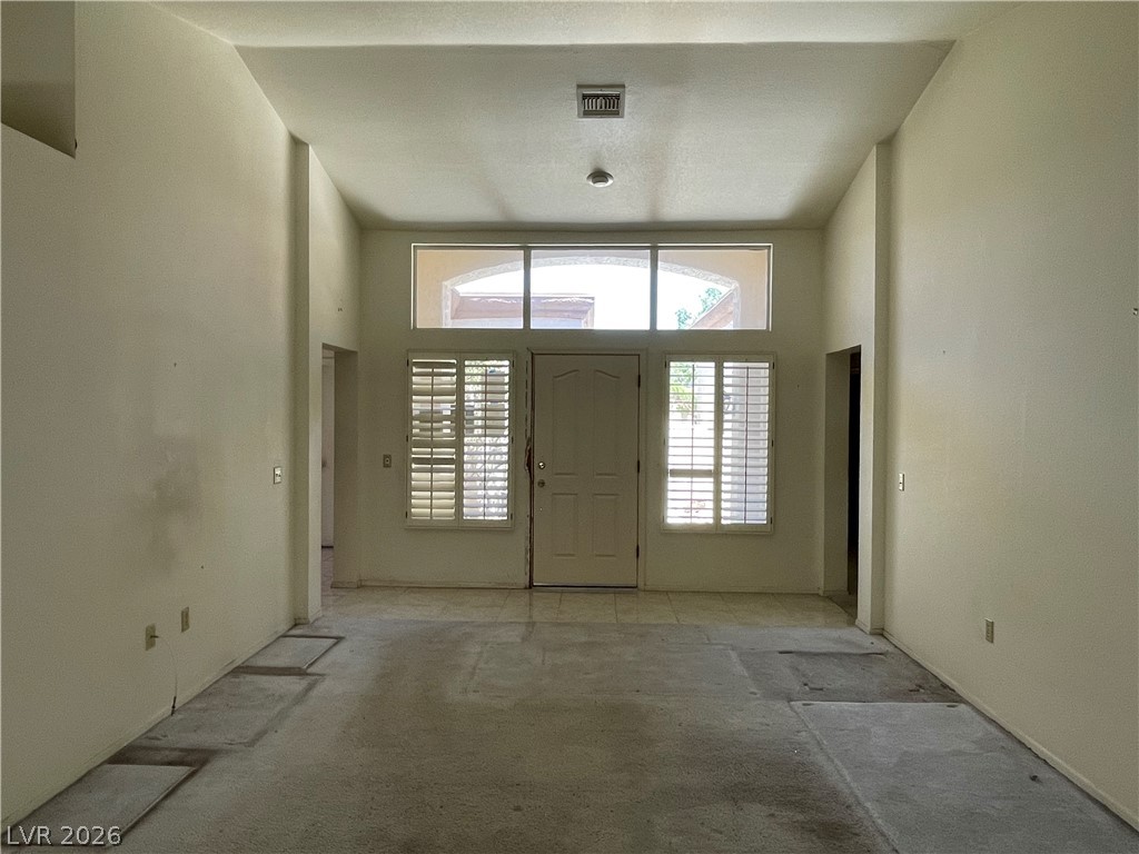 Photo 6 of 27, 8673 Prairie Hill Drive