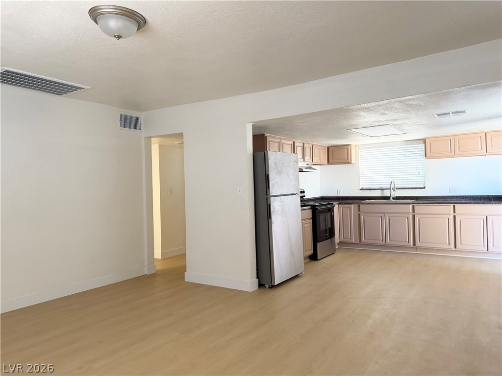 Photo 4 of 1815 Evelyn Avenue