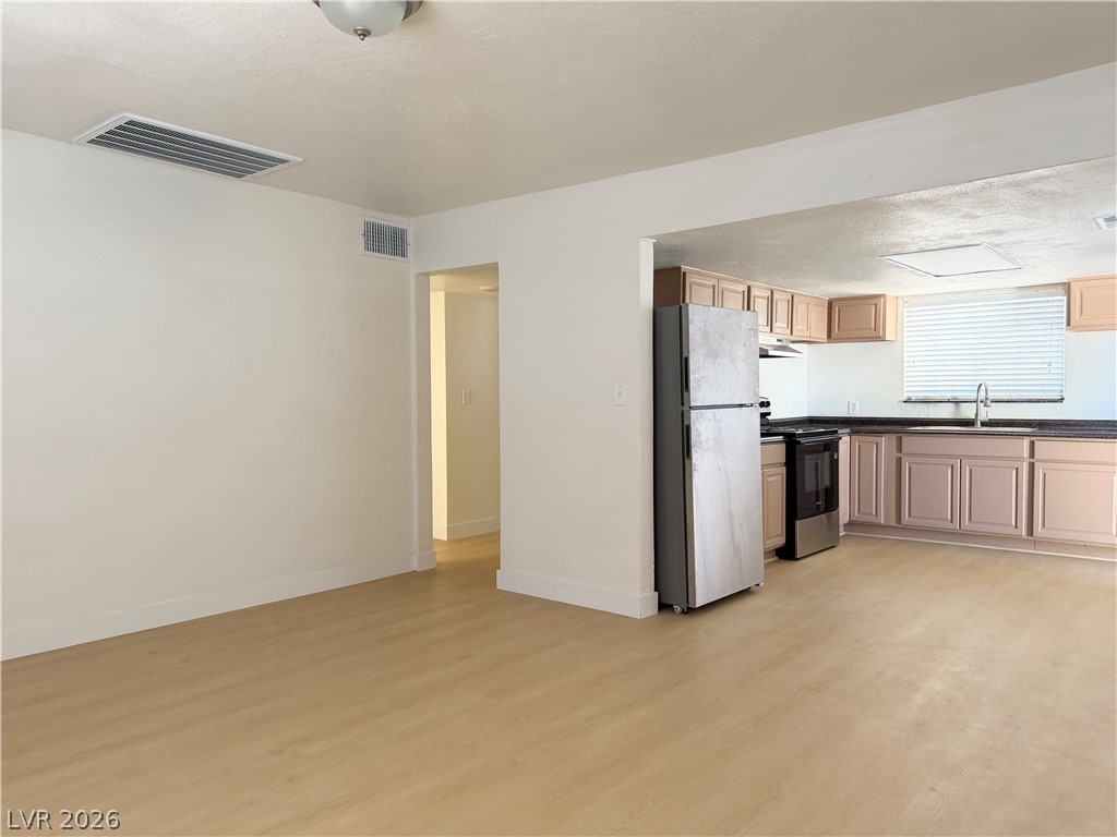 Photo 5 of 1815 Evelyn Avenue