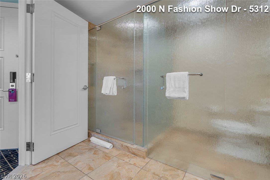 Photo 40 of 51, 2000 N Fashion Show Drive #5312