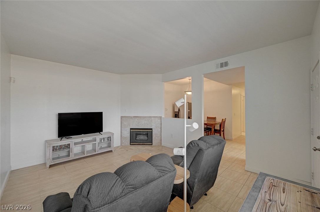 Photo 11 of 39, 5250 S Rainbow Boulevard #1048
