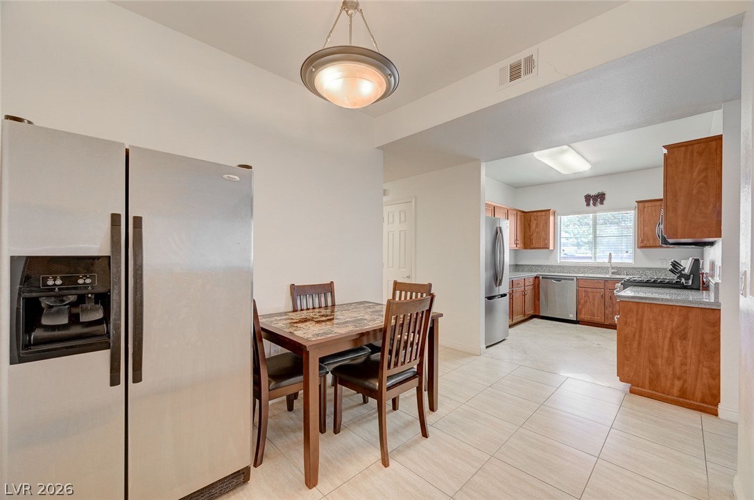 Photo 16 of 39, 5250 S Rainbow Boulevard #1048