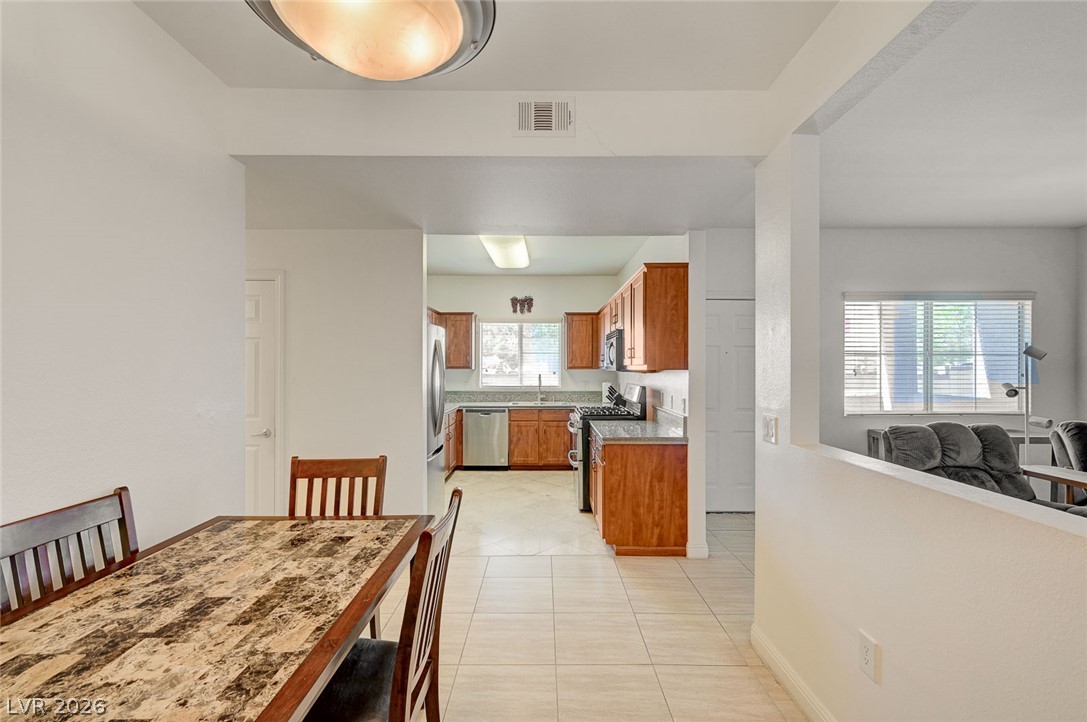 Photo 17 of 39, 5250 S Rainbow Boulevard #1048