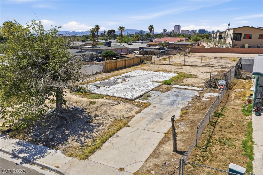 Photo 8 of 32, 609 Gilday Avenue