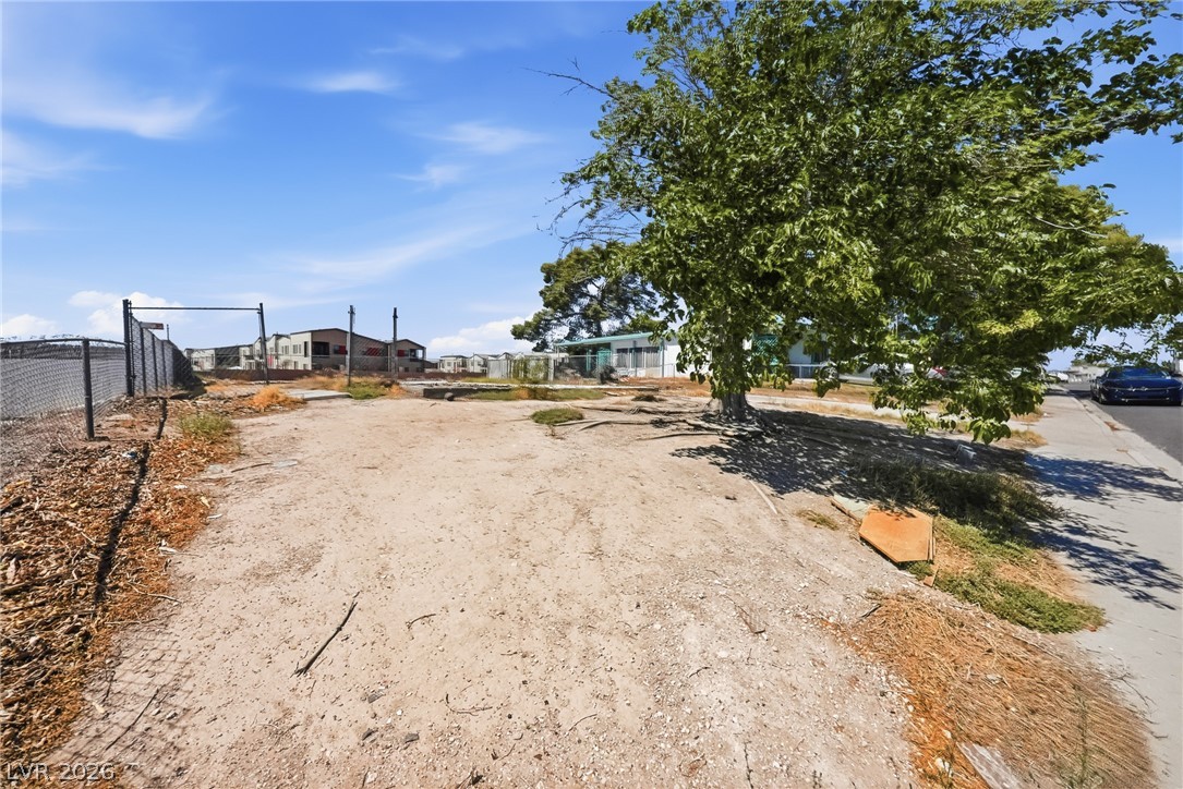 Photo 13 of 32, 609 Gilday Avenue