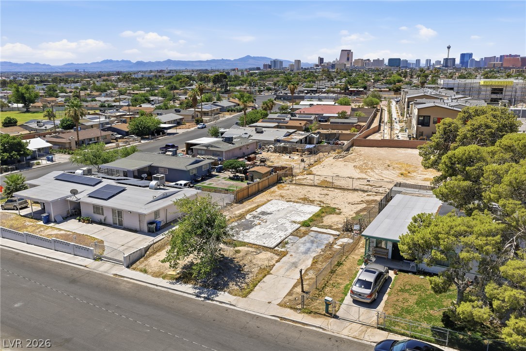 Photo 15 of 32, 609 Gilday Avenue