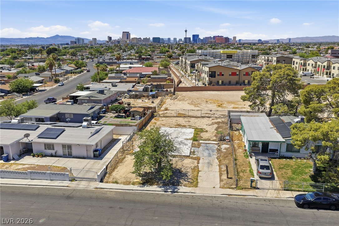 Photo 16 of 32, 609 Gilday Avenue