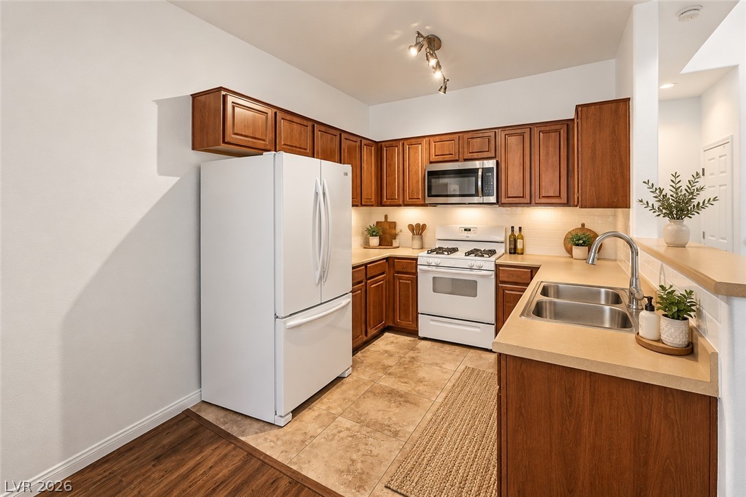 Photo 2 of 10514 Gold Shadow Avenue