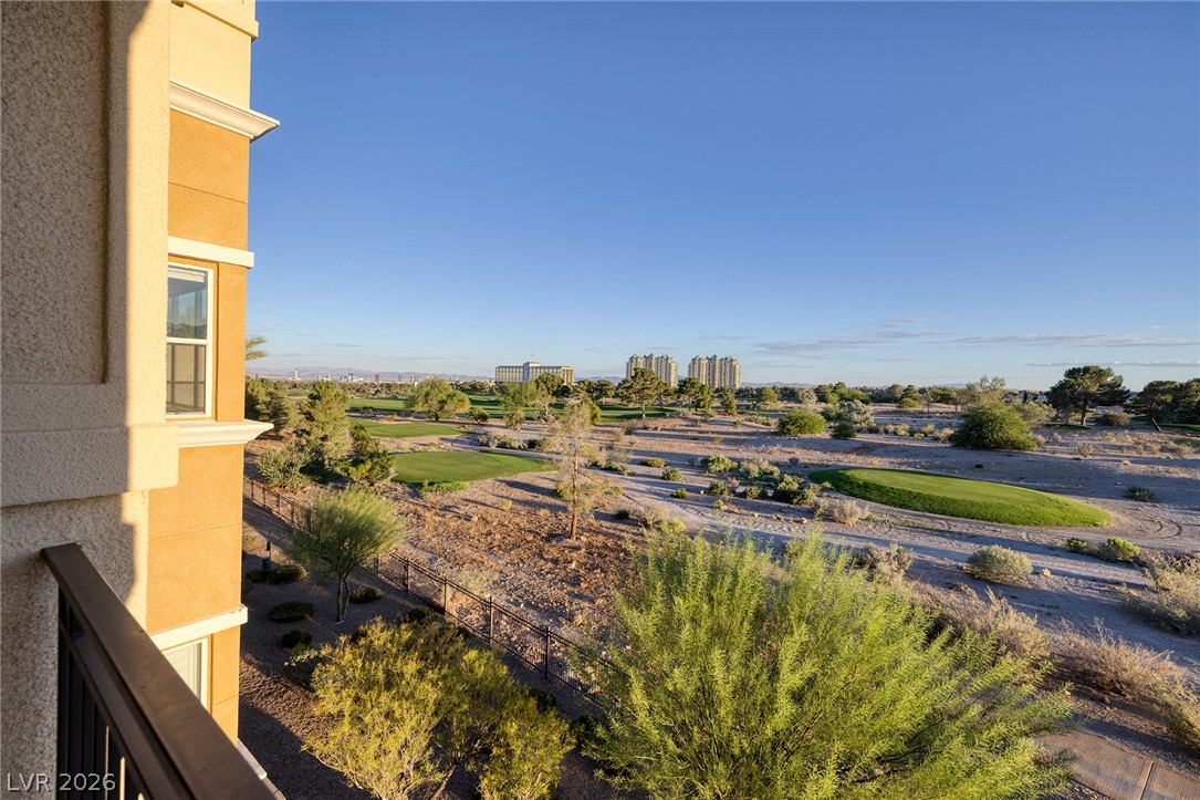 Photo 16 of 39, 9219 Tesoras Drive #302