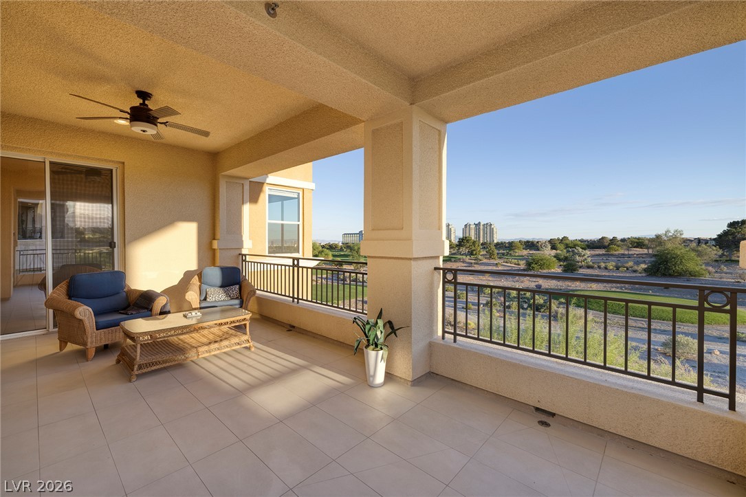 Photo 17 of 39, 9219 Tesoras Drive #302