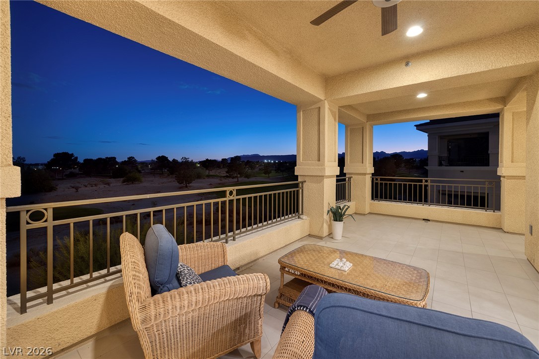 Photo 26 of 39, 9219 Tesoras Drive #302