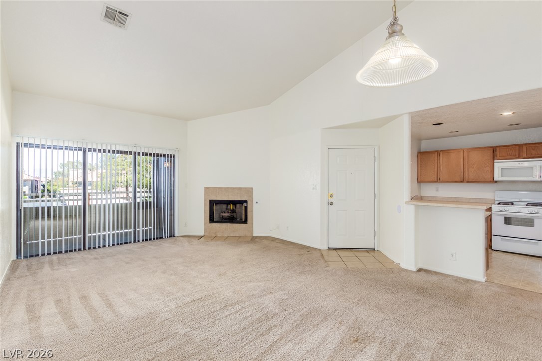 Photo 3 of 5072 S Rainbow Boulevard #205