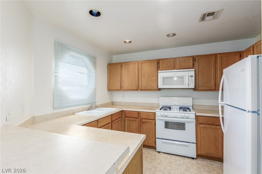 Photo 7 of 18, 5072 S Rainbow Boulevard #205