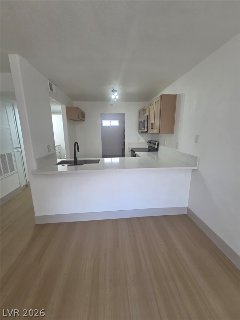 Photo 18 of 25, 1800 Edmond Street #116