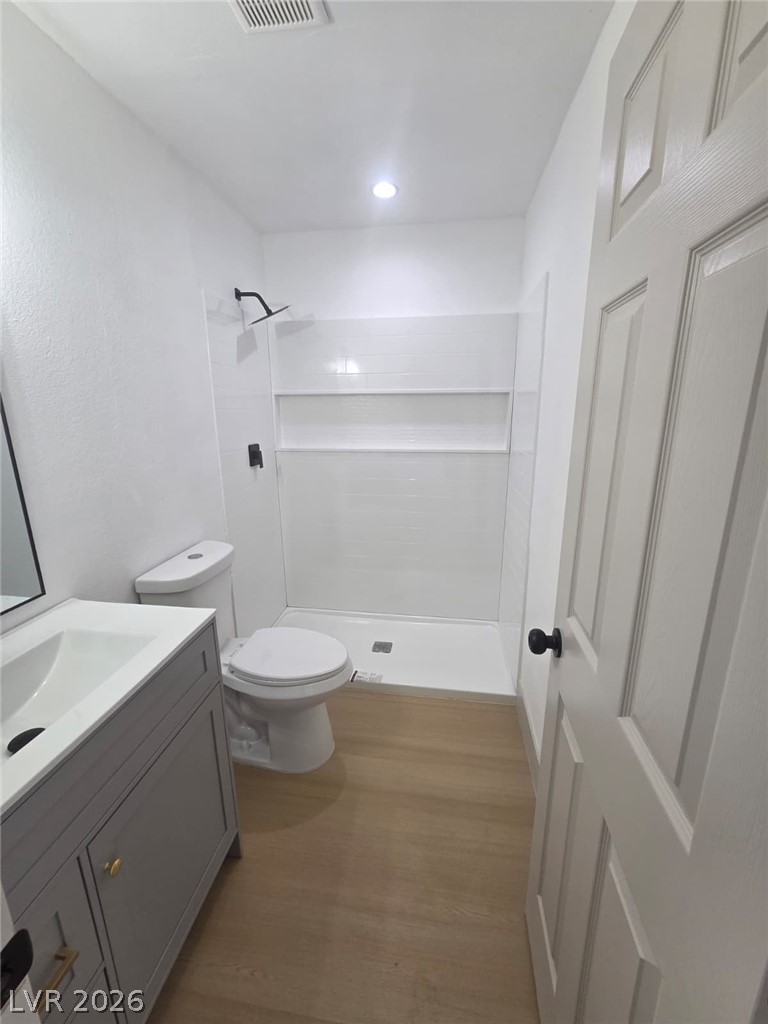 Photo 6 of 25, 1800 Edmond Street #116
