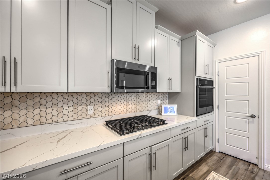 Photo 10 of 51, 2555 Hampton Road #4104