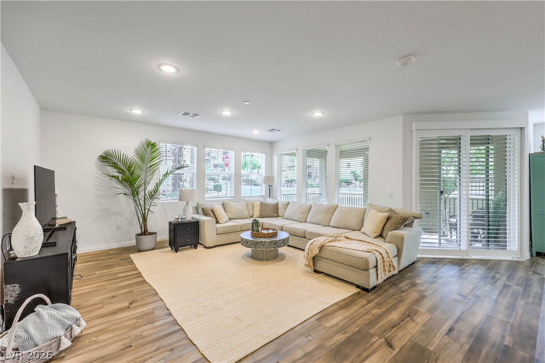 Photo 13 of 51, 2555 Hampton Road #4104
