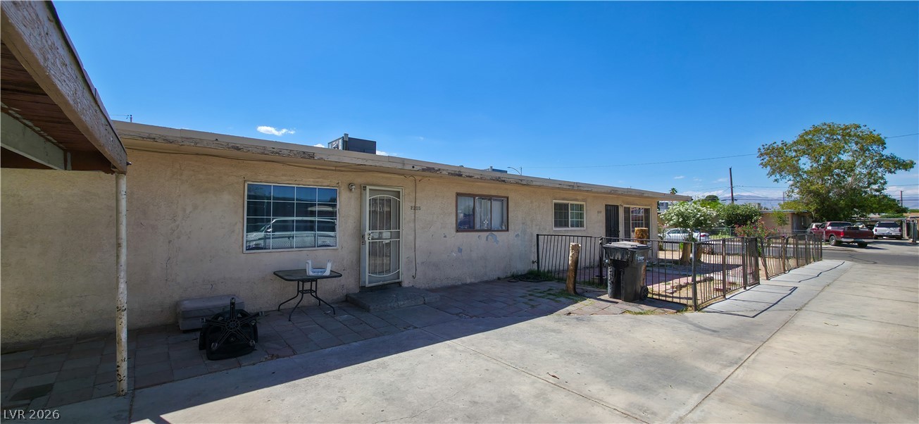 Photo 2 of 2205 E Webb Avenue