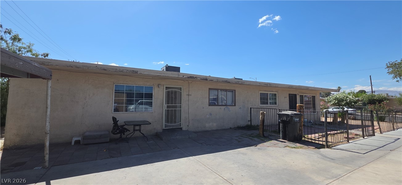 Photo 3 of 2205 E Webb Avenue