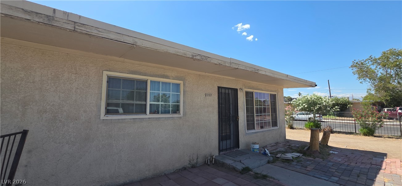 Photo 4 of 2205 E Webb Avenue