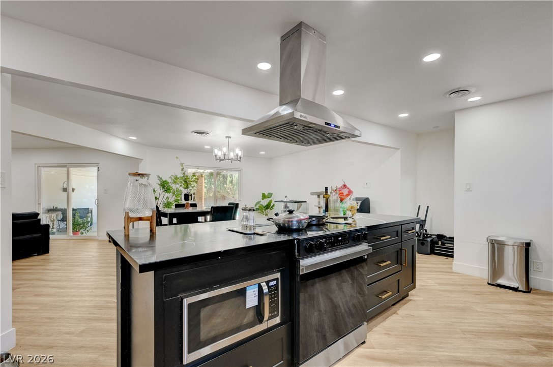 Photo 15 of 42, 4412 Denia Circle