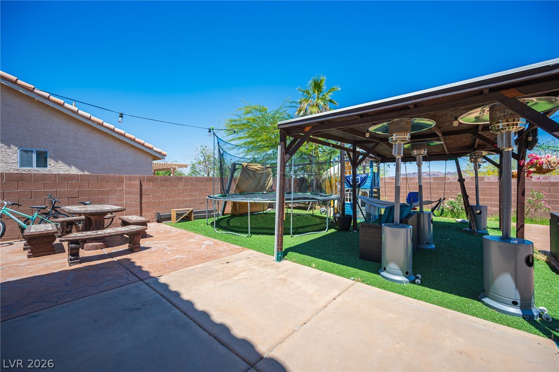 Photo 13 of 20, 822 Grape Vine Avenue
