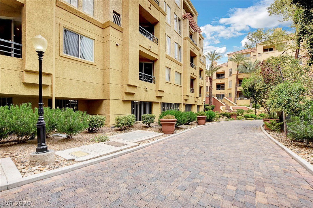 Photo 31 of 66, 230 E Flamingo Road #106