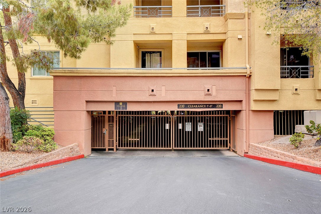 Photo 37 of 66, 230 E Flamingo Road #106